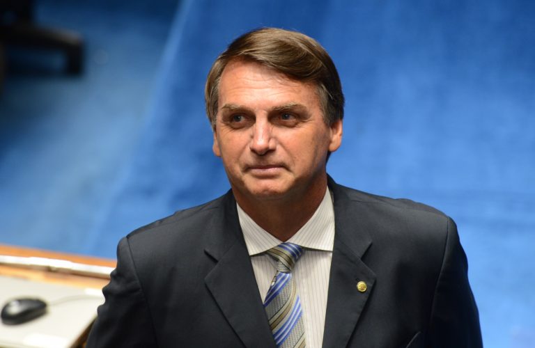 Jair Bolsonaro no Jornal Nacional: gol de placa ou bola para fora do estádio?